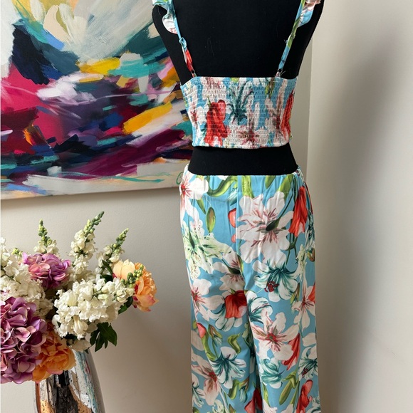 2 piece colorful cropped pant set with midriff top. - Picture 3 of 8